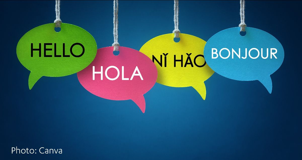 Slika prikazuje napise pozdravov v več jezikih.